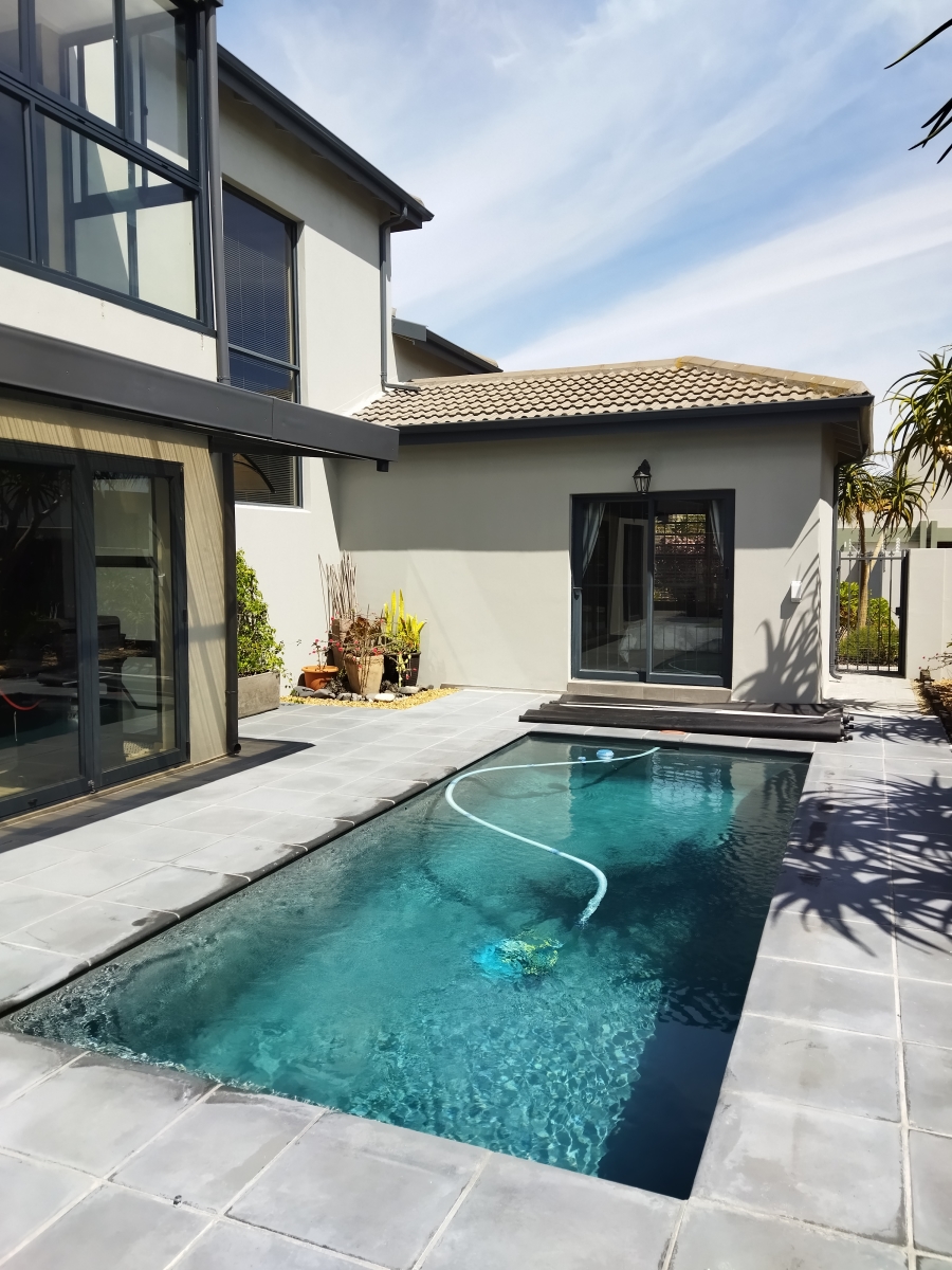 5 Bedroom Property for Sale in Parklands North Western Cape